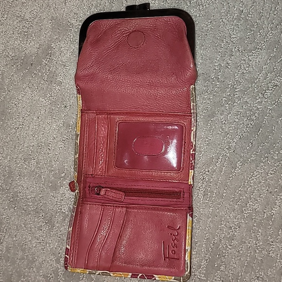 Vintage Fossil Wallet - Picture 2 of 6